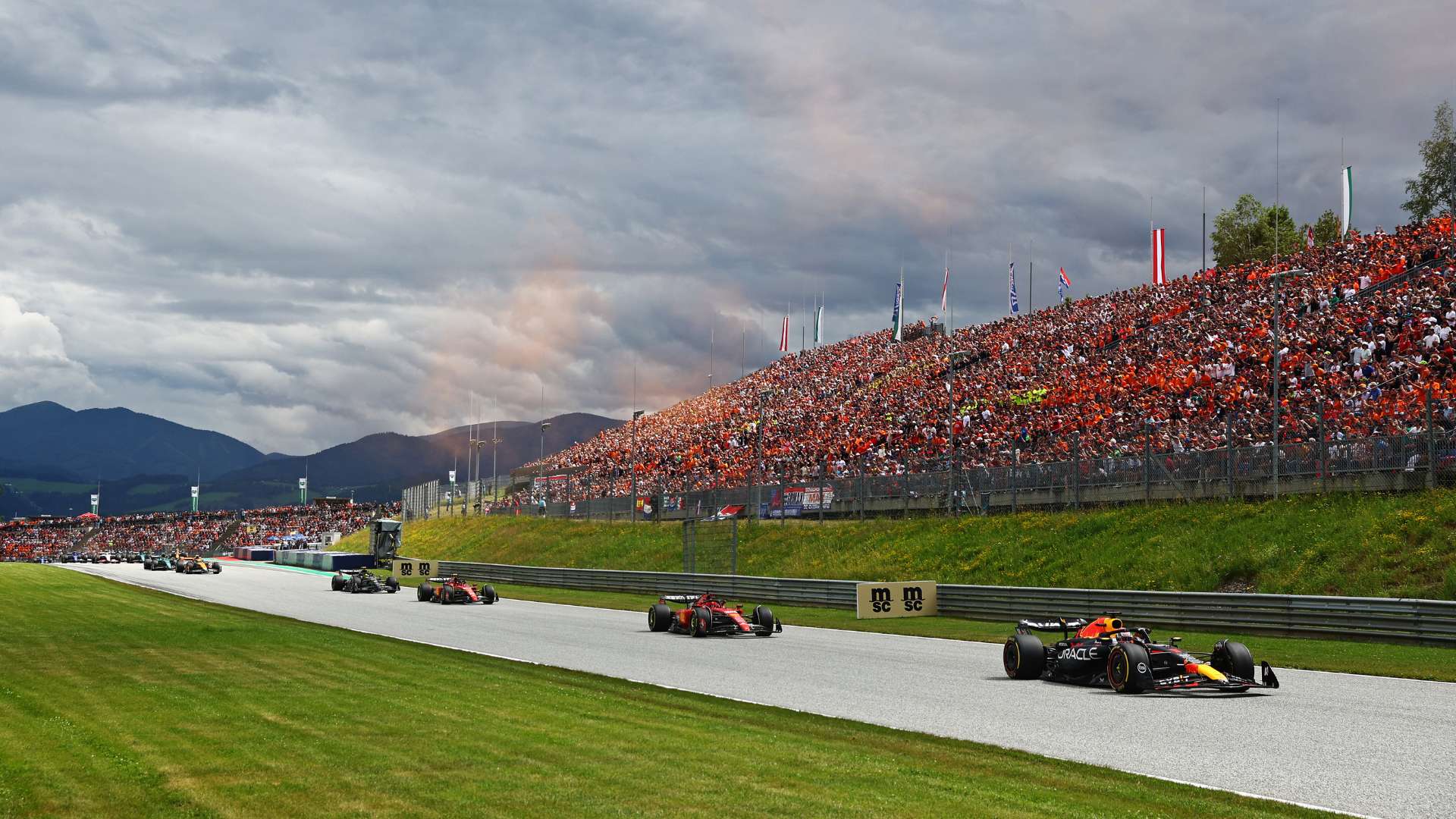 尤其是在社 尤其是在社